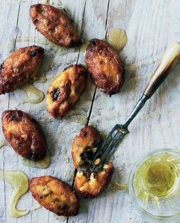 Ricotta fritters with honey (Frittelle di ricotta con miele)