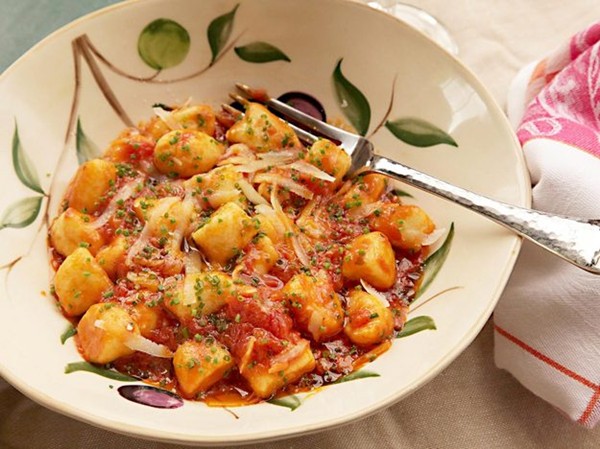 Ricotta gnocchi with asparagus and prosciutto