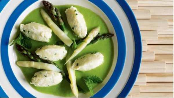 Ricotta gnocchi with pea puree and asparagus