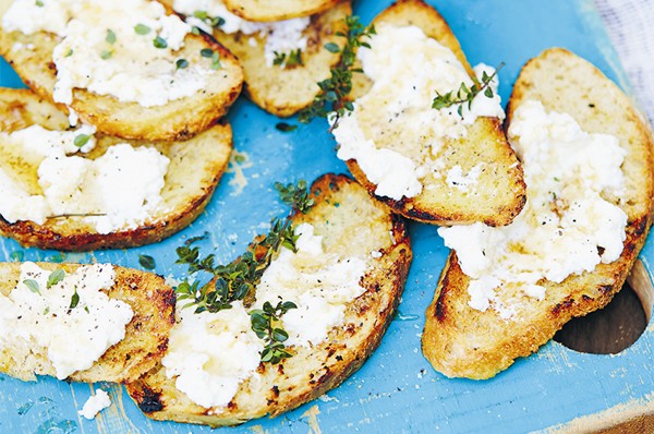 Ricotta, honey & thyme crostini
