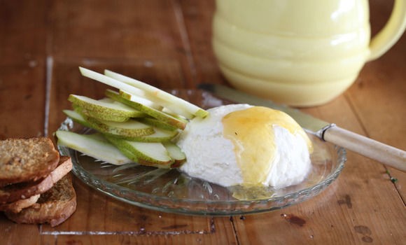 Ricotta, honey and pears