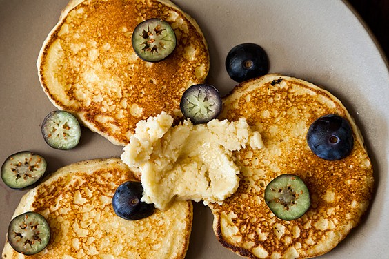 Ricotta hotcakes with maple butter
