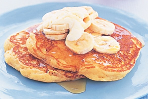 Ricotta pancakes with yoghurt, banana & honey