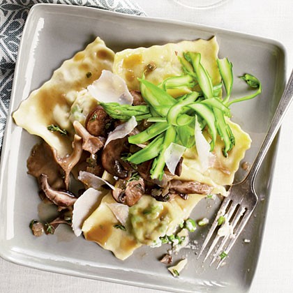 Ricotta-pea ravioli with asparagus and mushrooms