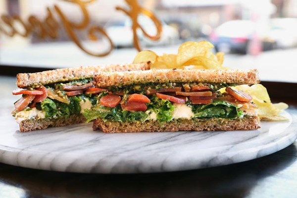 Ricotta sandwich with kale, carrots & parsley-pecan pesto