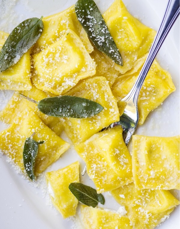Ricotta tortelli with butter and sage (Tortelli di ricotta)