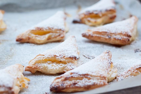Ricotta turnovers (Fazzoletti dolci)