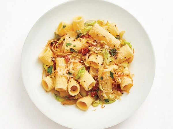 Rigatoni with cabbage and Fontina