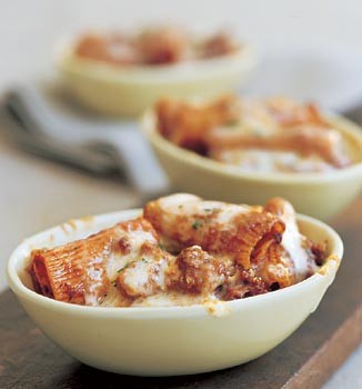 Rigatoni with cheese and Italian sausage