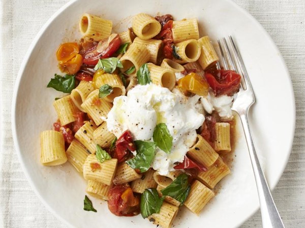 Rigatoni with cherry tomatoes and burrata 