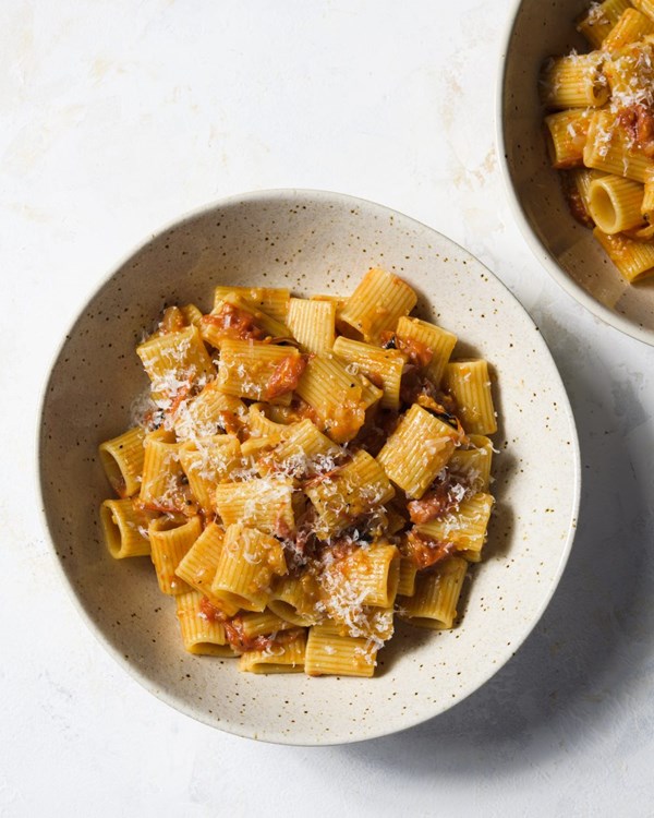 Rigatoni with cherry tomatoes and anchovies
