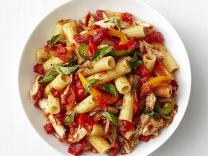 Rigatoni with chicken and bell peppers