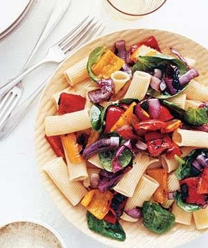 Rigatoni with grilled peppers and onions