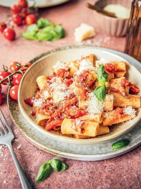 Rigatoni with guanciale, tomatoes and pecorino (Rigatoni all'Amatriciana)