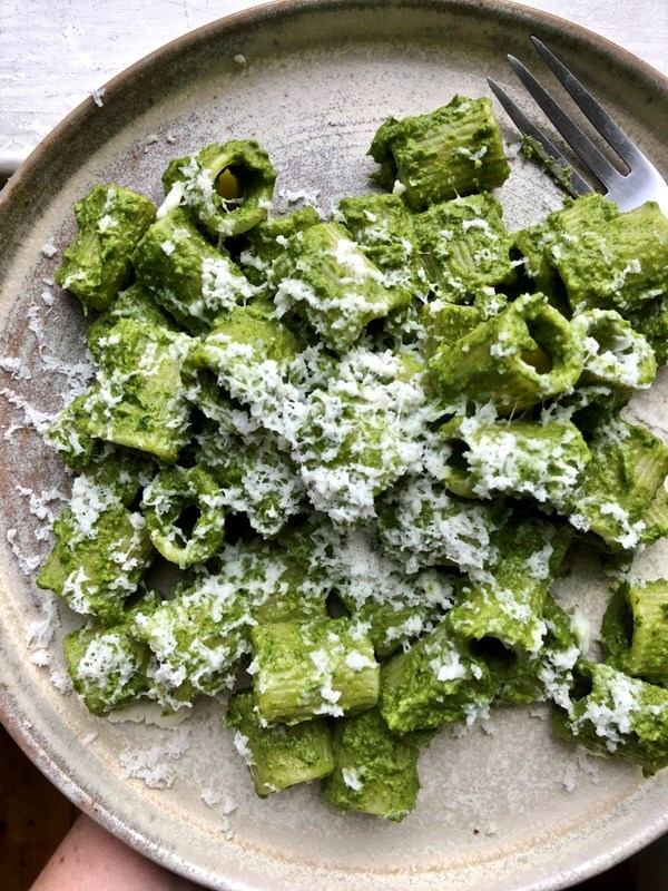 Rigatoni with kale, walnuts and halloumi