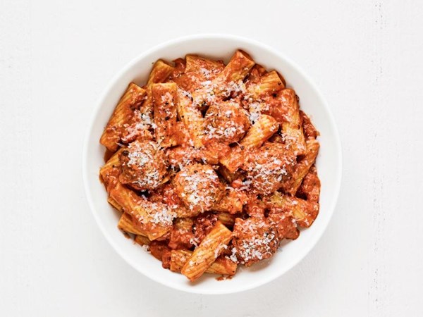 Rigatoni with mini meatballs 