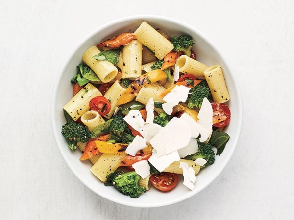 Rigatoni with summer vegetables