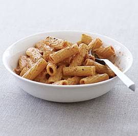 Rigatoni with sun-dried tomato and fennel sauce