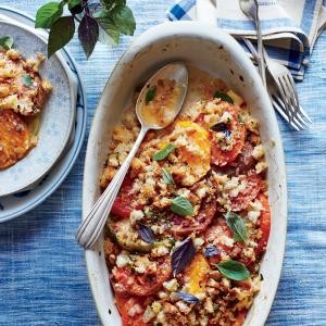 Ripe summer tomato gratin with basil (Gratin de tomates au basilic)