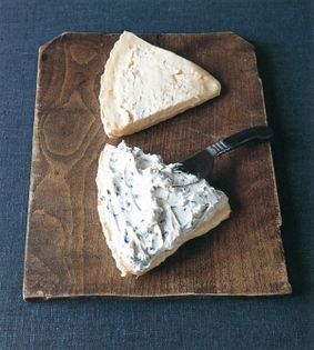 Ripe truffled Brie (Brie truffé)