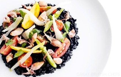 Risotto nero with sautéed squid and tomatoes