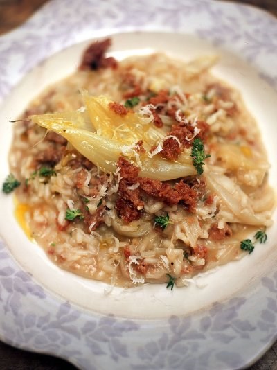 Risotto of sweet white onions and cotechino sausage (Risotto con cipolle bianche dolci e cotechino)