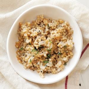 Risotto-style pasta with caramelized onions