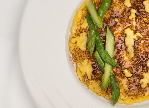 Risotto with egg yolk, liquorice powder and green asparagus