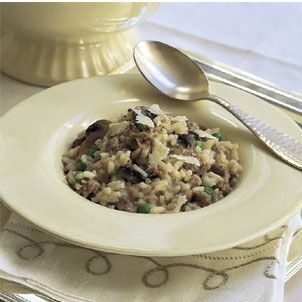 Risotto with mushrooms, peas, and sausage (Risotto ai funghi, piselli, e salsiccia)