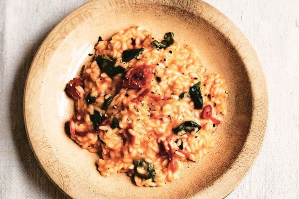 Risotto with tomato, mozzarella and basil (Risotto Caprese)