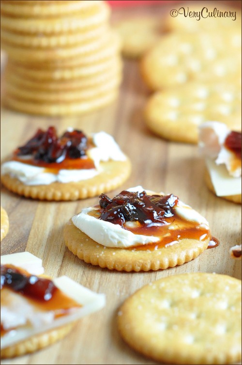 Ritz® snack with cream cheese and red bell pepper ancho chili jam