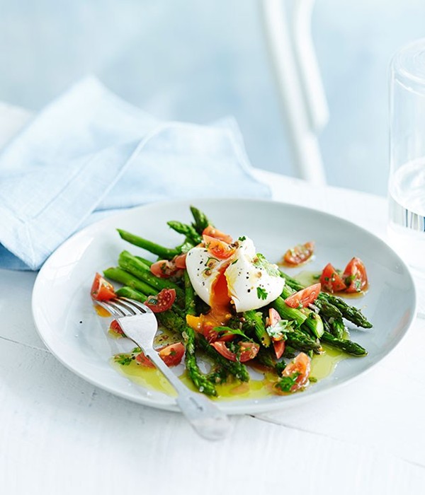 Roast asparagus with poached egg and sauce vierge