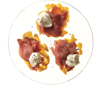 Roast beef and horseradish canapés