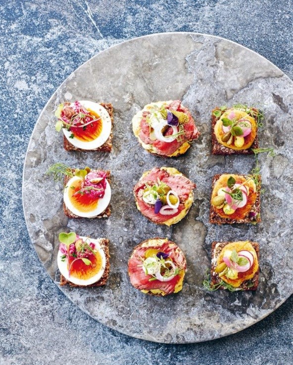 Roast beef canapés