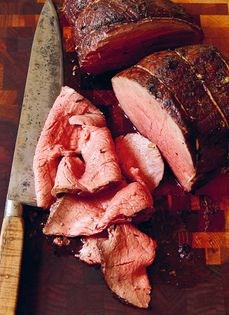 Roast beef tartines for a crowd
