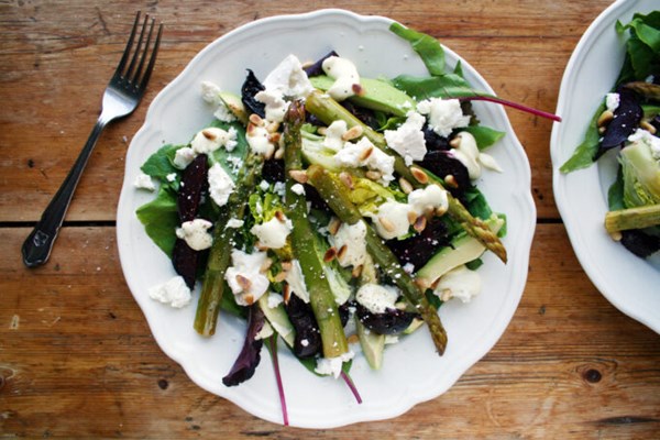 Roast beetroot & goats cheese salad with a roast garlic yoghurt dressing