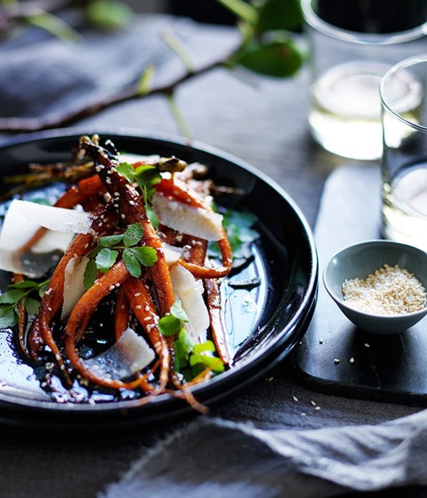 Roast carrots with honey, sesame and Parmesan
