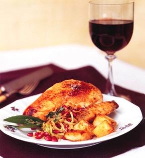 Roast chicken with apples and pomegranate (Gayna al orno)