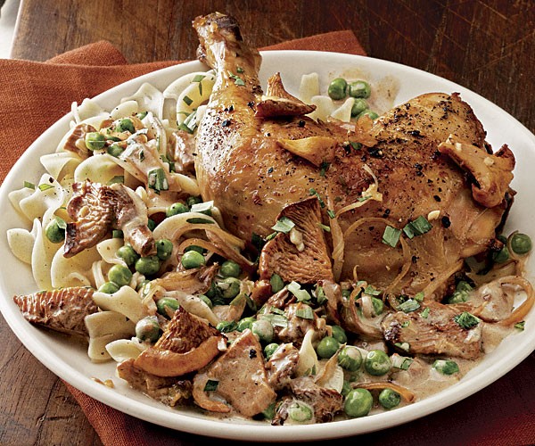 Roast chicken with chanterelles and peas