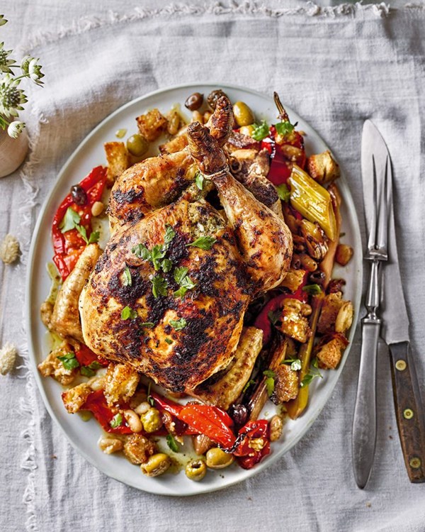 Roast chicken with leeks, peppers and olive