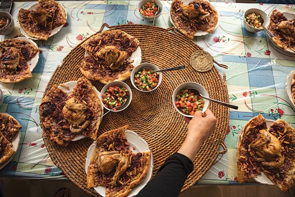 Roast chicken with onion and sumac flatbread (M'sakhan)