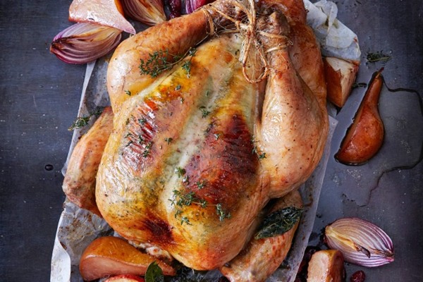 Roast chicken with winter fruits