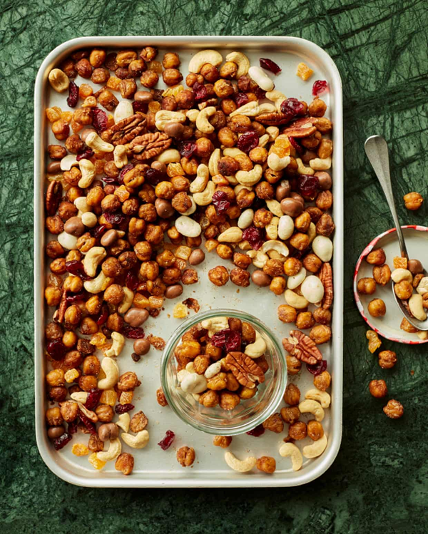Roast chickpea trail mix