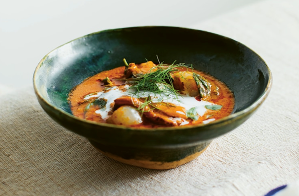 Roast duck and lychee red curry (Gaeng daeng bpet)
