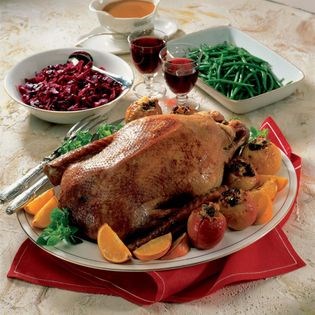 Roast goose with apples