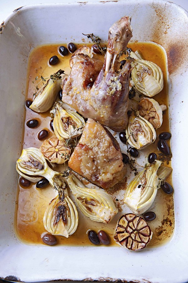 Roast lamb and fennel with garlic, thyme and olives