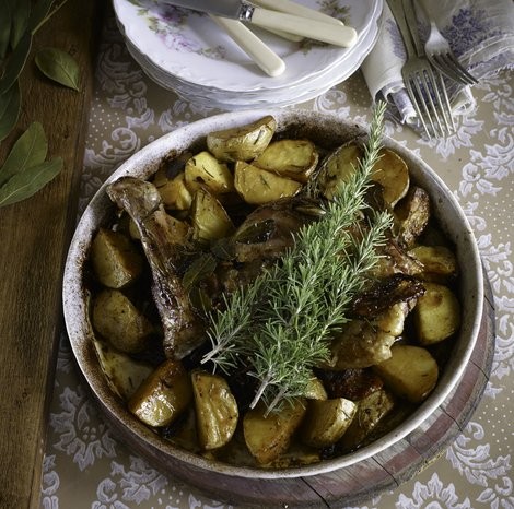Roast lamb and potatoes with wild fennel and semi-dried tomatoes
