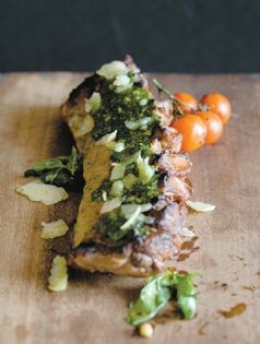Roast lamb loin with pesto (Filet d'agneau rôti au pesto)