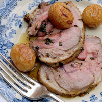 Roast lamb with potatoes and herbs