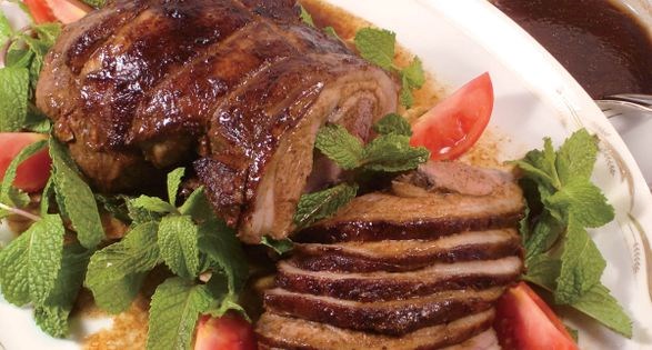 Roast leg of lamb (Fakhed ghannem)